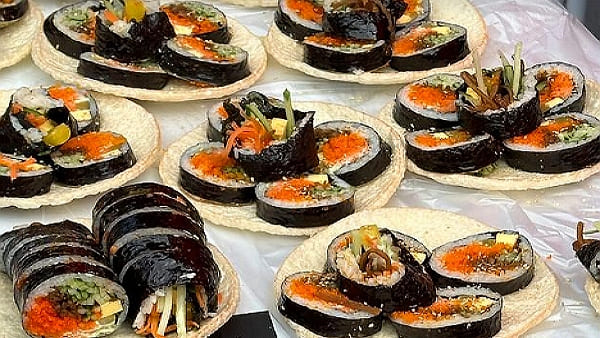 김밥 밑에 깔린 이거 뭐야?"…김천김밥축제 머리 잘 썼네 < 핫이슈 < 기사본문 - 더타이틀